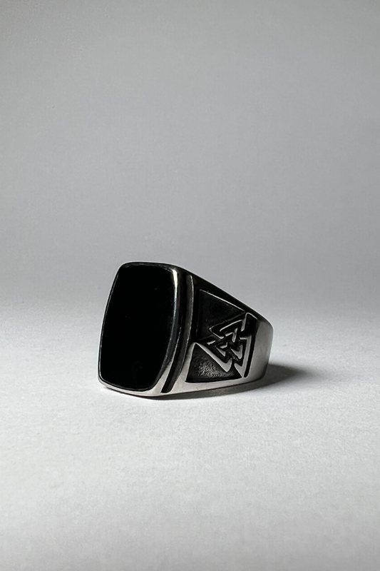 THE BLACK SQUARE RING