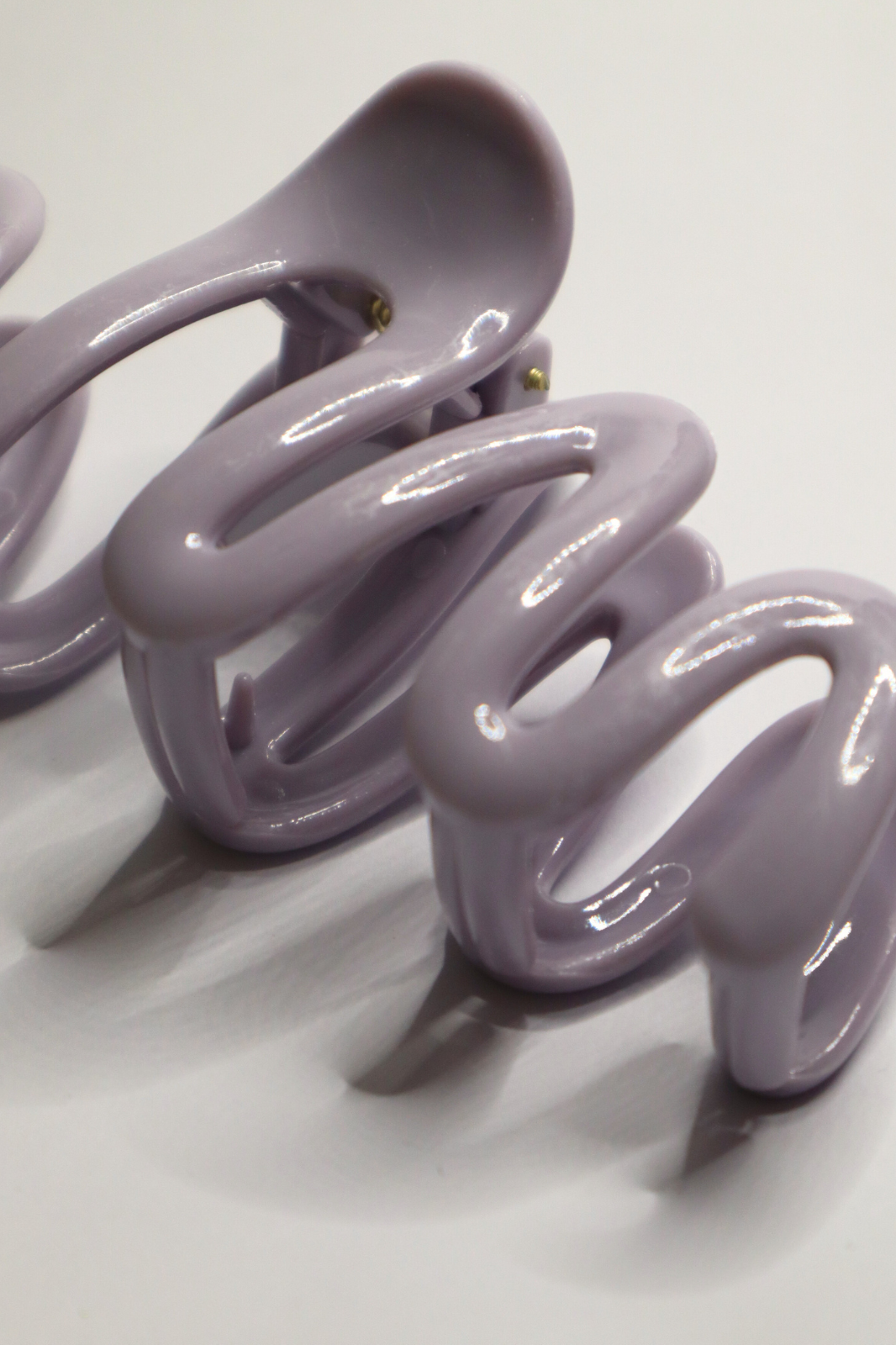 SQUIGGLE HAIR CLAW (Violet)