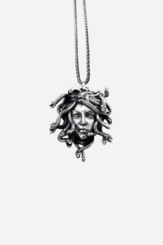 THE MEDUSA NECKLACE